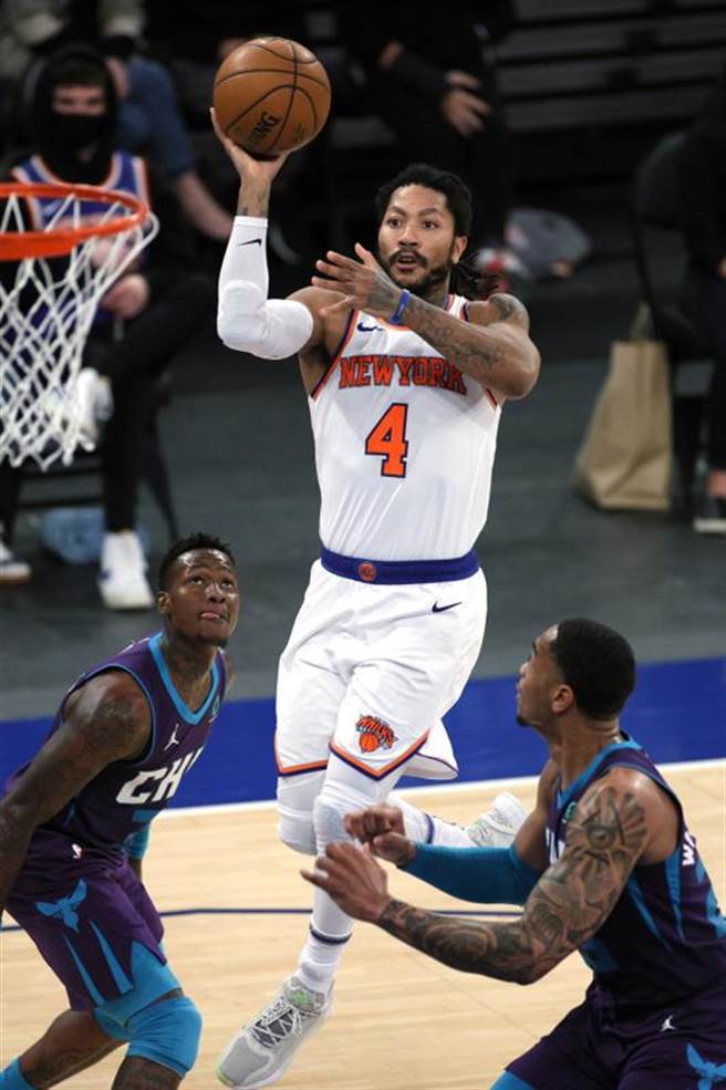 罗斯虽然连续9场替补，但9战得分都上双，帮助尼克拿下7连胜，有机会角逐年度最佳第六人。(美联社)