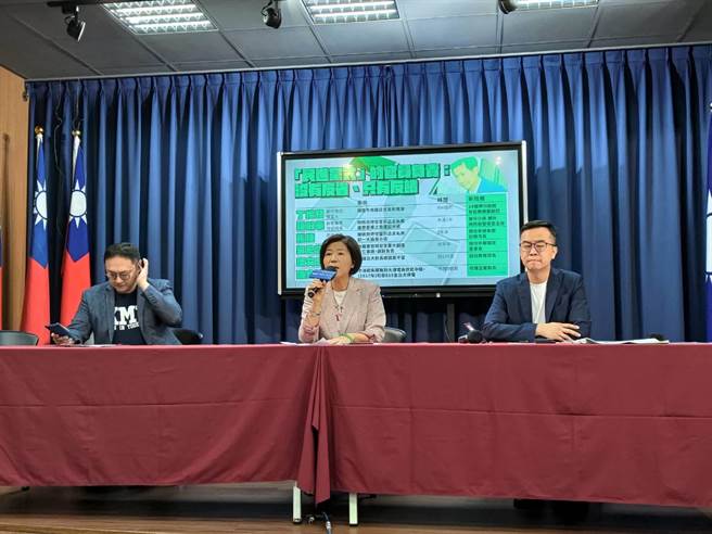 黄子哲（右起）、王育敏及郑照新上午开记者会。（黄福其摄）