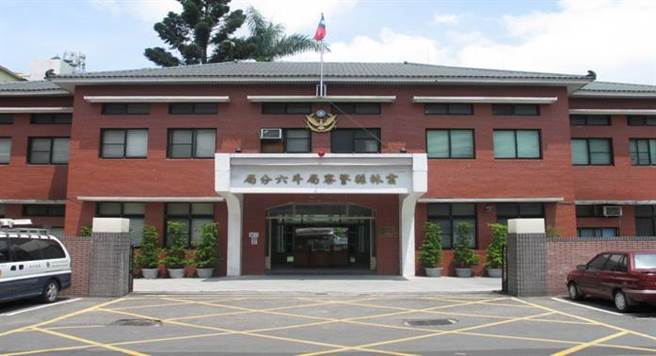 云林县今（21）日发生4台汽车撞成一团的车祸意外。（摘自脸书《云林县警察局斗六分局》）