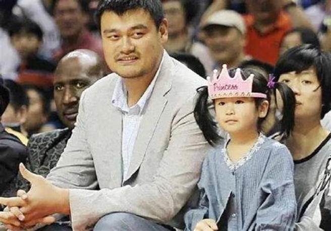 姚明和女儿的感情很好。(图/翻摄自微博)