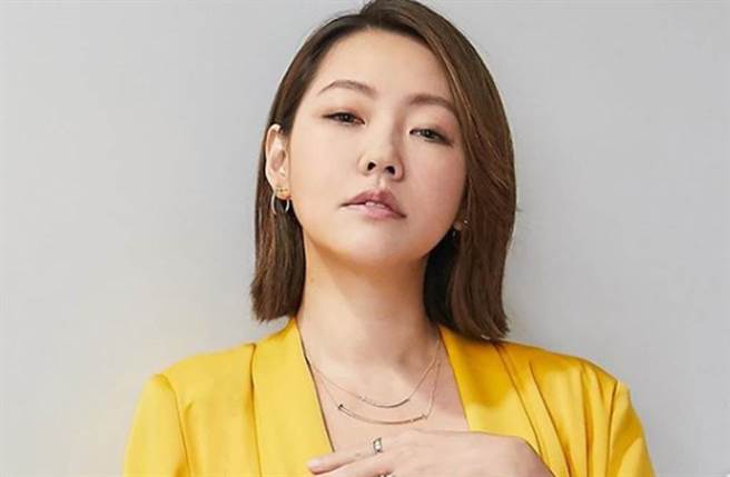 小S幽默的主持风格深受观眾喜爱。（图／elephantdee IG）