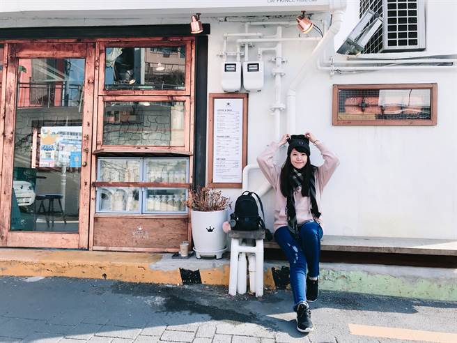 现任永庆房屋松山区业务协理李惠娟，从业务新人做到单年业绩突破1200万，年年都有百万年薪，名列永庆房屋的百大业绩王。(图/永庆房屋提供) 