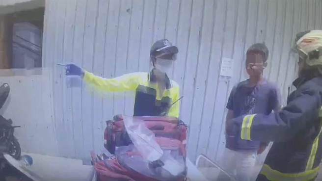 基隆市仁爱区刘铭传路中午惊传一名连姓男子头部遭铁鎚攻击。（翻摄照片／陈彩玲基隆传真）