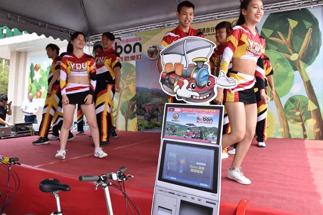 三义铁道自行车与统一超合作线上订票系统，即日起启用。（谢明俊摄）