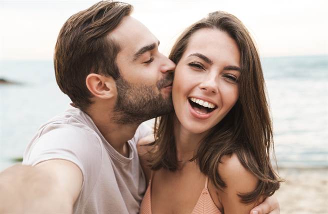 狮子座、白羊座以及天蝎座的男性最会给另一半安全感，只要真心爱上一个人，就会毫不避讳的公开恋情。