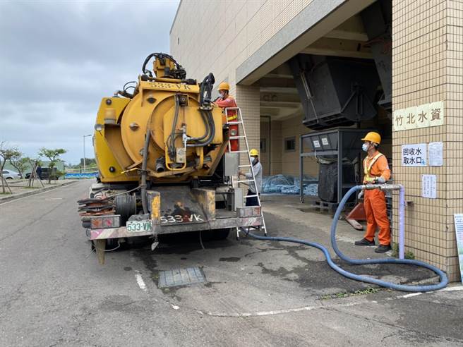 竹北水資源回收中心增加管徑、供水壓力，使供水效能提供，縮短民眾取水時間，以增加使用回收水的意願。（莊旻靜攝）