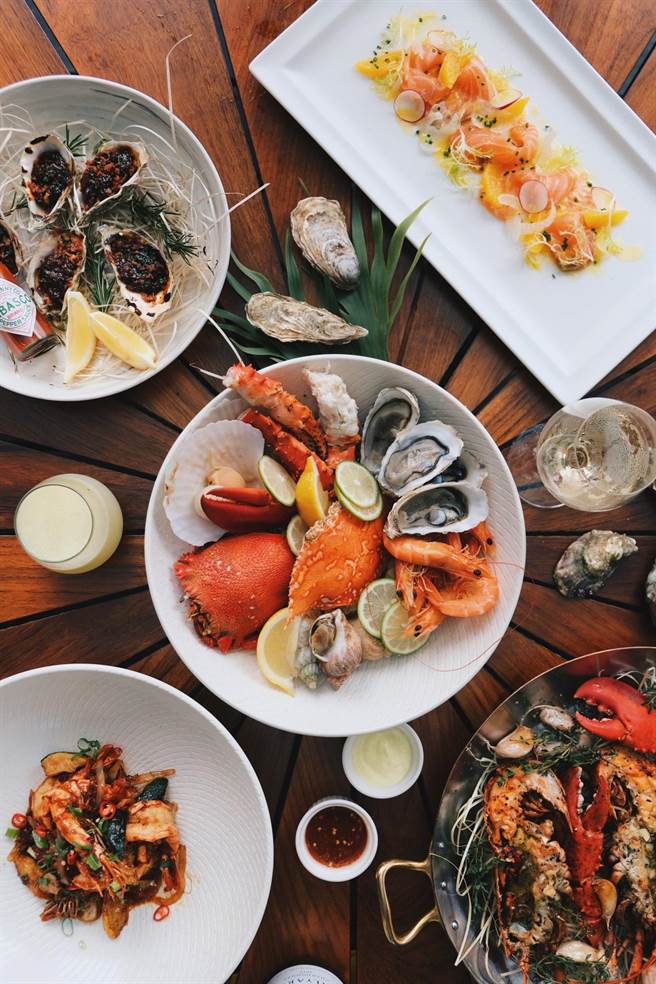 台北W饭店周末晚餐「海鲜之夜」 玩转各式海鲜美味，体验餐桌上的海底世界。（台北W饭店提供）