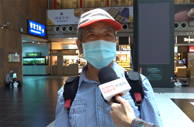 民眾表示如果蔡英文的论文存在，何必这样躲藏绕圈子。(摄影/邱子轩)