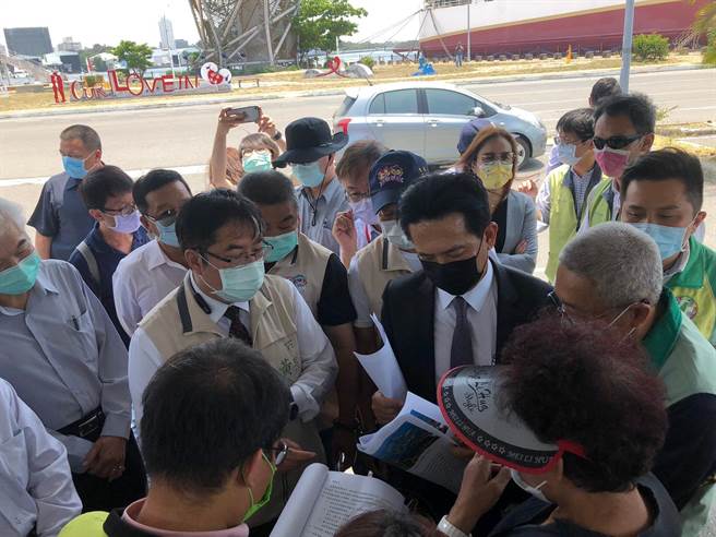 立法院交通委员会21日考察台南地区交通建设。（林俊宪服务处提供／张毓翎台南传真）