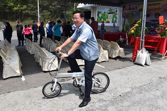 苗栗三义旧山线铁道自行车启用线上订票系统，将送出伸缩自行车给幸运游客。（谢明俊摄）