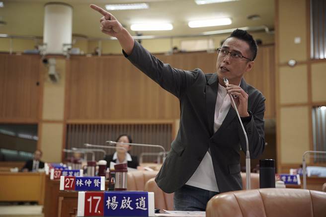 庄凯勛在《第三布局 尘沙惑》饰演议员。（CATCHPLAY提供)