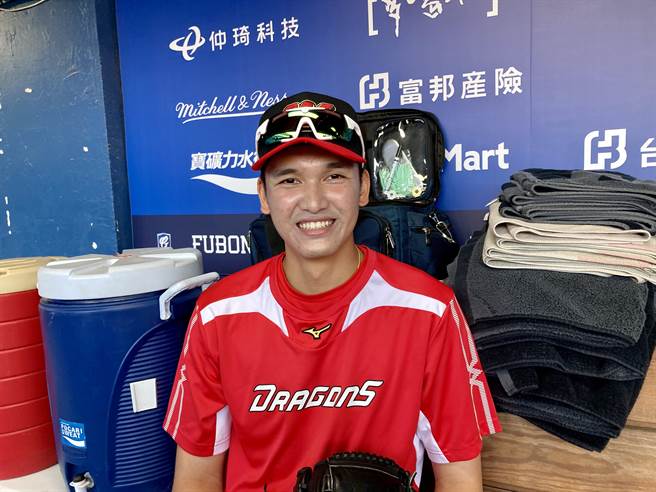 味全龙牛棚投手吕伟晟。（邓心瑜摄）