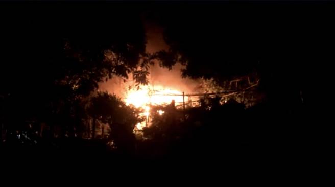 北市信義區山區工寮起火燃燒，火勢在30分鐘後撲滅。(翻攝照片／林郁平台北傳真）