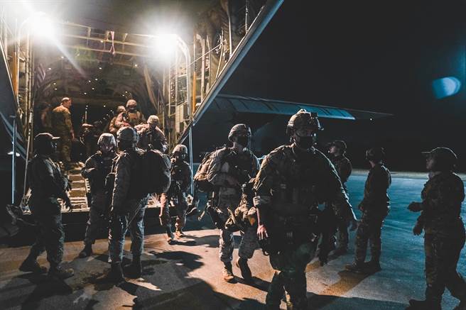 美非洲司令表示，為避免非洲遭中國大陸掌控，美軍將繼續在該區域展開行動。圖為美軍前往馬利執行反恐任務。（圖／美國非洲司令部）