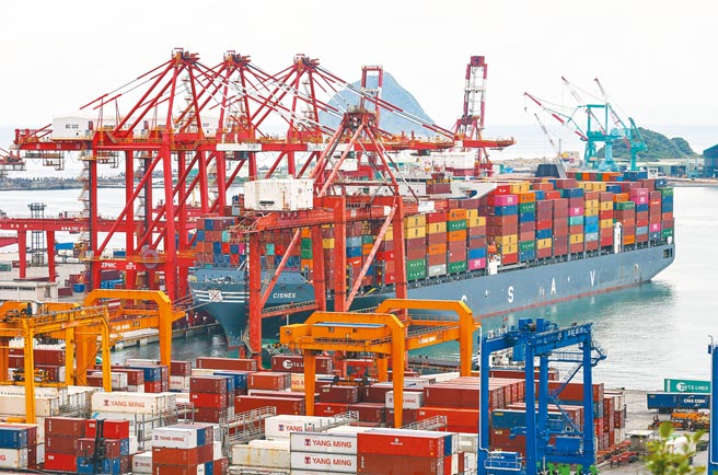 經濟部統計處昨公布3月外銷訂單536.6億美元，不但是歷年最強3月，更拉出連13紅，有機會挑戰金融海嘯後第二長紅紀錄。（中央社）