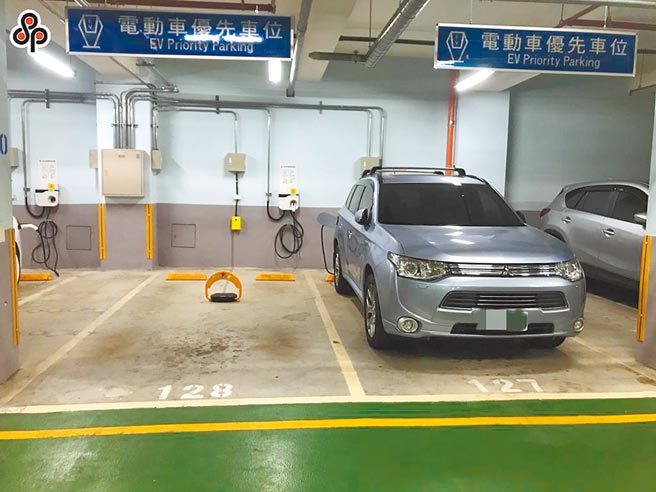 北市交通局昨表示，电动车格差别费率将于6月上路，将会在市府自营的10家公有停车场率先实施。（本报资料照片）