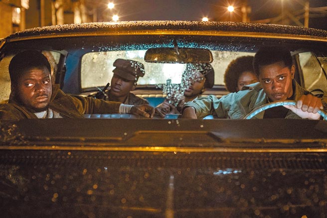 丹尼尔卡卢亚（左）和凯斯史坦费尔德双双入围奥斯卡最佳男配角。（华纳兄弟提供）