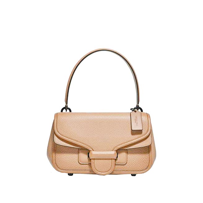 新光三越COACH CODY单肩手袋，4月25日超级品牌日，原价1万9800元、特价1万6038元，81折。（新光三越提供）
