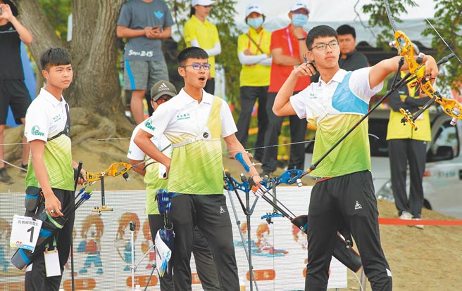 新北市三民高中张译中（右起）、苏于洋和赖圣闳表现出色。（运促会提供）