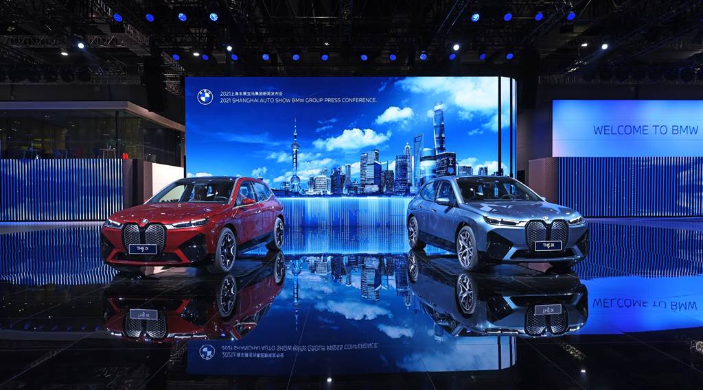 全新BMW iX於上海車展公開亮相，BMW台灣總代理汎德將於第四季引進。