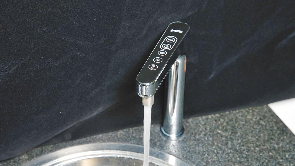 yaffle亞爾浦氣泡水機一鍵就能取得氣泡水、熱水、常溫水等相當方便。（yaffle提供）