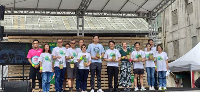 今天是世界地球日，今年主題為「修復我們的地球」，環保署邀請企業、環保團體參與。（林良齊攝）