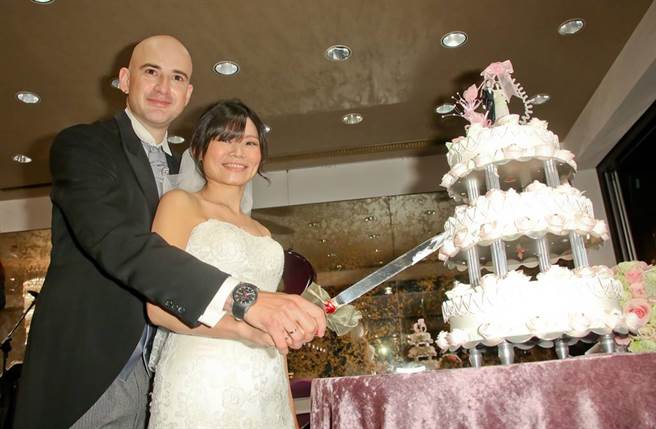 吴凤与台湾女孩陈锦玉（Rynne）结婚6年，育有一对女儿，幸福组成一家四口。（图／本报系资料照片）