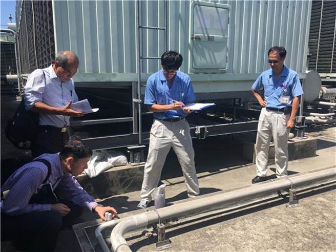 （台灣佳能節水技術輔導，冷卻水塔水質檢測。圖／加工處提供）
