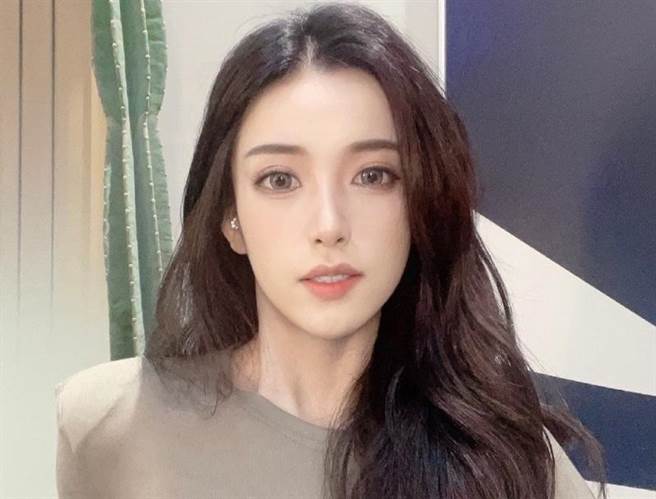 迅猛龙特蕾莎数度澄清自己的高顏值是纯天然。(图/翻摄自微博)