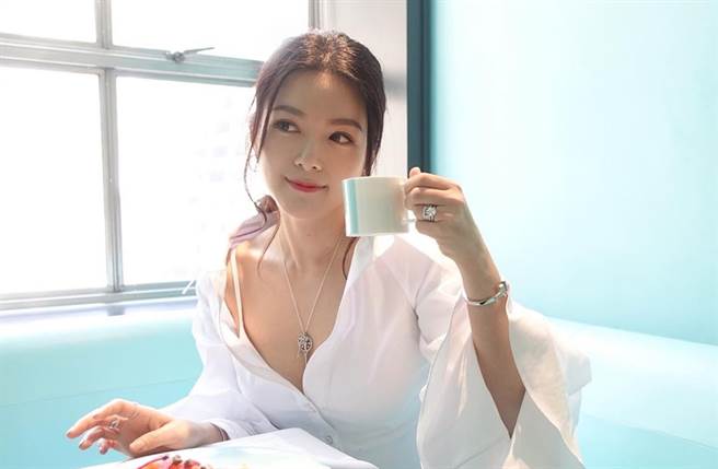 苟芸慧3年前嫁给「锡矿大王」后人陆汉洋。（图／翻摄自joyfulck IG）