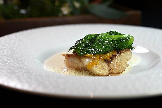 Paul对带着虾蟹味的秋姑鱼印象深刻，〈impromptu〉本季菜单上即有用昆布奶油提味的〈香煎秋姑鱼〉。（图／姚舜）