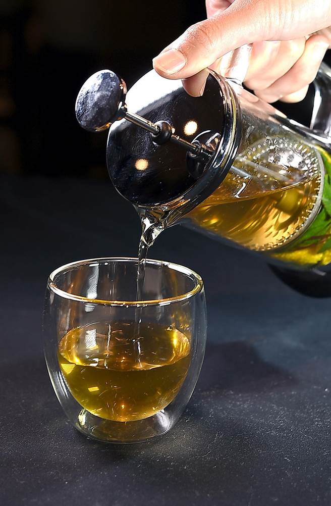 〈impromptu〉本季餐后饮料是冰的〈菊花茶〉。（图／姚舜）