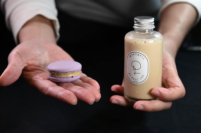 〈impromptu〉这一季的餐后小点心是〈花生马卡龙〉和〈豆浆红茶〉，客人可以带回家享用。（图／姚舜）