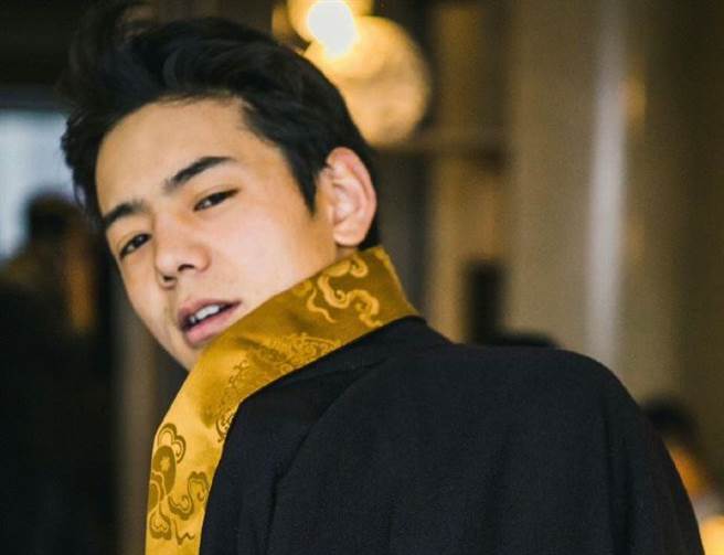 丁真因「野性与纯真并存」的高顏值爆红。(图/翻摄自丁真微博)