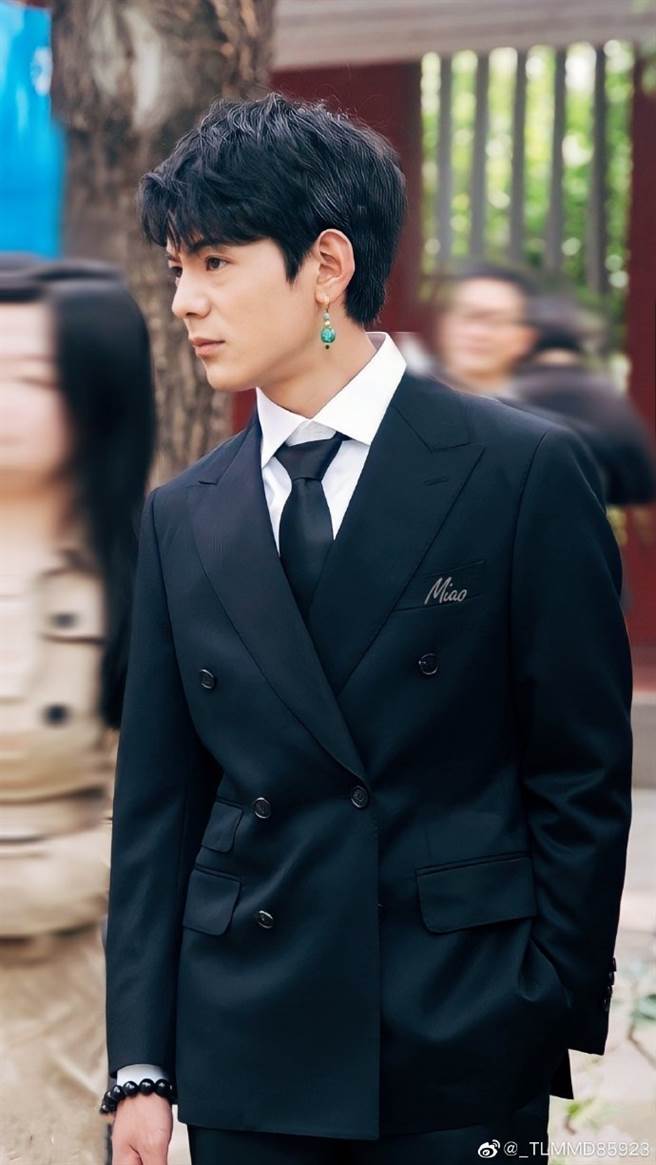 修过的图和原图几乎没有差别。(图/翻摄自丁真微博)