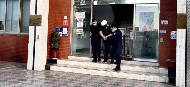 黄姓药头试种大麻，还没成熟出售就被警察逮正着。（杨梅分局提供／邱立雅桃园传真）