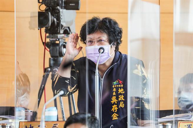 市府地政局长吴存金表示，配余地本应依法处分，以清偿开发建设借款，全国作法一致。（陈世宗摄）