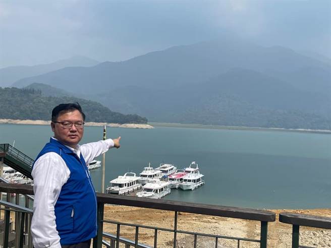 立法委員李德維走訪日月潭。(取自李德維臉書)