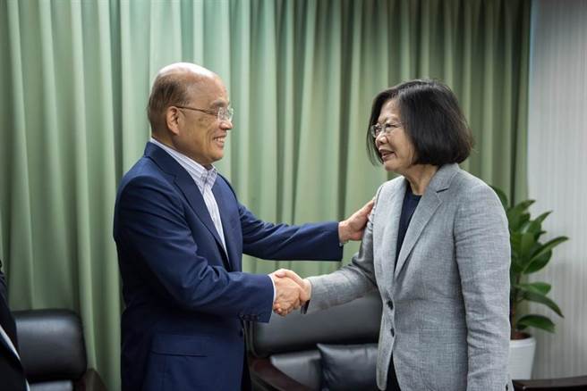 总统蔡英文（右）、行政院长苏贞昌（左）。（图／民进党中央提供）