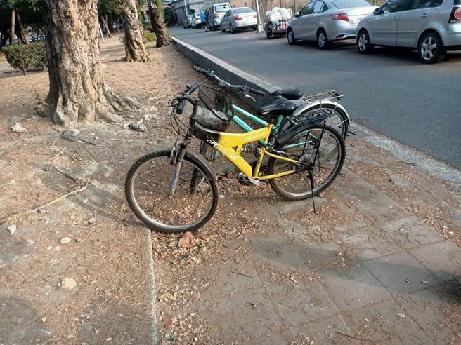 警方在右昌森林公園發現疑似涉案腳踏車，在公園內埋伏，終於在昨日晚間7時等到舒姓嫌犯出現。(警方提供／林雅惠高雄傳真)