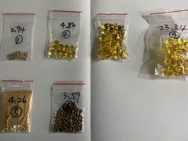 警方在黃姓藥頭住處查扣二級毒品大麻口服膠囊95顆、二級毒品LSD毒郵票157張、大麻種子118顆及販毒所得新台幣2萬7千元等證物。(戴志揚翻攝)