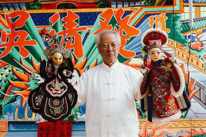 吴清发是前后场皆精通的国宝级人物，被登录为「彰化县传统表演艺术——北管布袋戏」保存者。(翻摄脸书彰化味／吴建辉彰化传真)