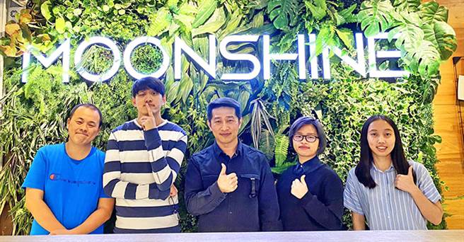 城市科大数媒系学生因实习表现优异，毕业前即被全台前3大电影特效企业「梦想动画」（MoonShine）延揽入职，图中为数媒系主任赖泓锠。（图/台北城市科大提供）