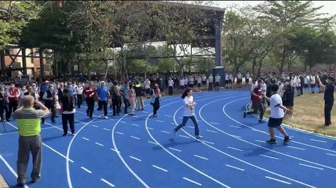 庆祝新跑道启用，光德国中举办路跑活动，邀大家来跑跑。（林欣仪摄）