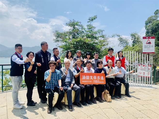 日月潭涵碧文學步道22日啟用，湖光山色添勝景。（廖志晃攝）