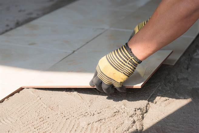 知情网友直言，卧室墙壁贴磁砖的用意是为了防潮和方便清洁。（示意图／达志影像）