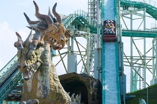 想感受沁凉畅快的刺激体验，可搭乘高速俯衝式喷水游乐设施「飞越爱情海」。（义大游乐世界提供）