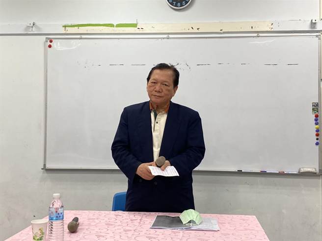 邹永宏自2月被花莲县医师公会停权后，隐忍2个月，今召开记者会拿出多项证据打脸公会提出的指控，替自己喊冤，同时宣布辞去理事长一职以示清白。（罗亦晽摄）