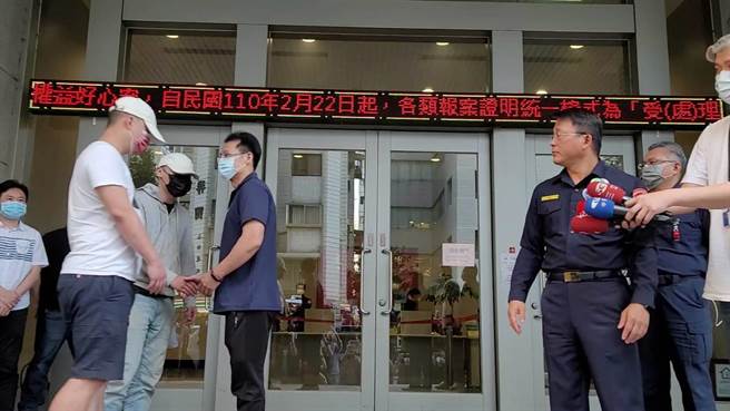 警方将徐男依毁损公物罪嫌函送北检备查。(林郁平摄)