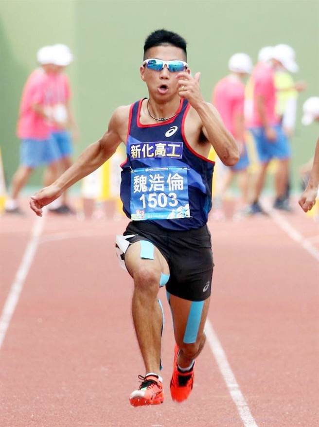「劲量小子」新化高工魏浩伦成功拿下100公尺及200公尺双料冠军。(台南市体育处提供／曹婷婷台南传真)